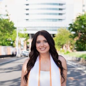 Meet your Posher, Cierra